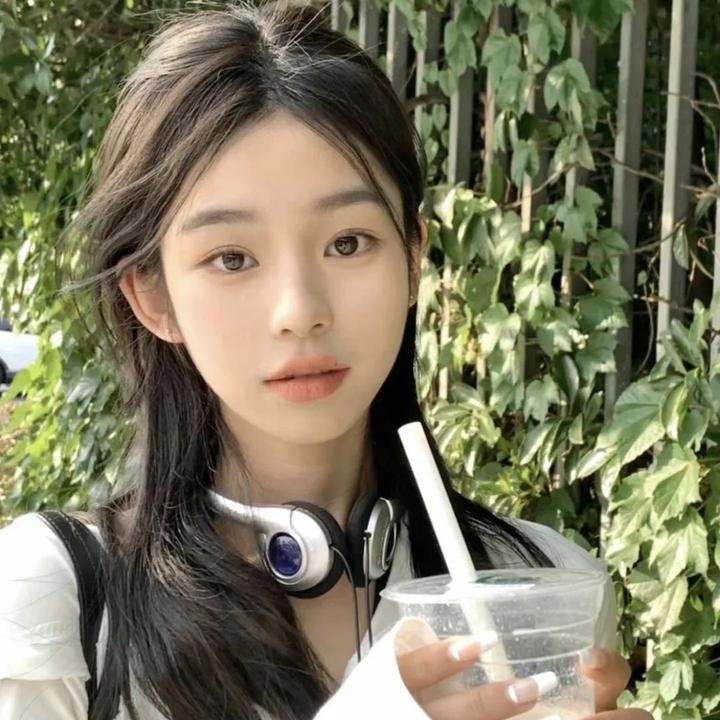 顶流女星又出大瓜：旧照被扒，评论区彻底沦陷，一个月